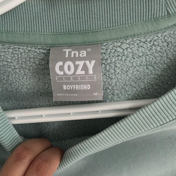 TNA Boyfriend Cozy Fleece Sweater size M - Picture 2 of 5